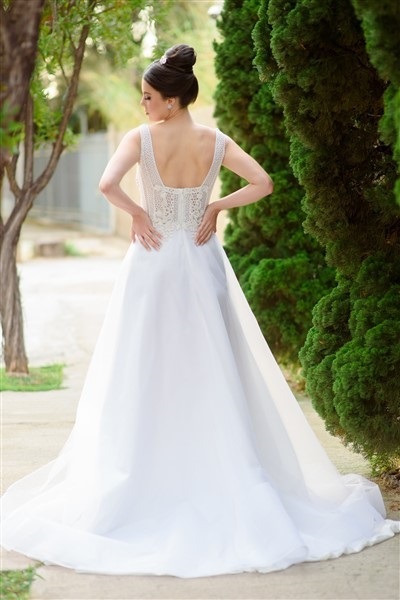 A versatilidade do vestido de noiva branco para ambientes externos!